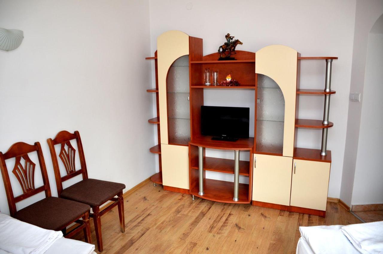 Family Hotel Daisy Borino Buitenkant foto