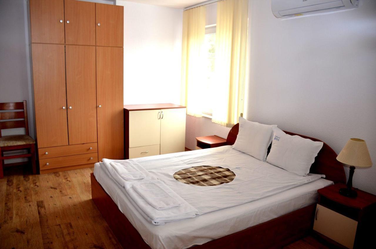 Family Hotel Daisy Borino Buitenkant foto