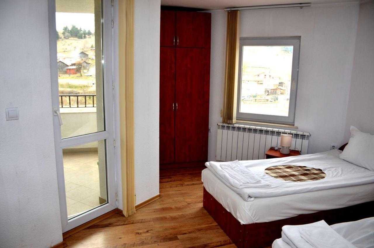 Family Hotel Daisy Borino Buitenkant foto