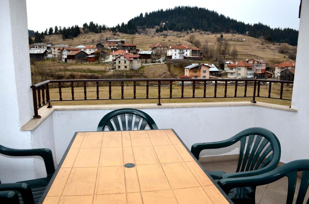 Family Hotel Daisy Borino Buitenkant foto