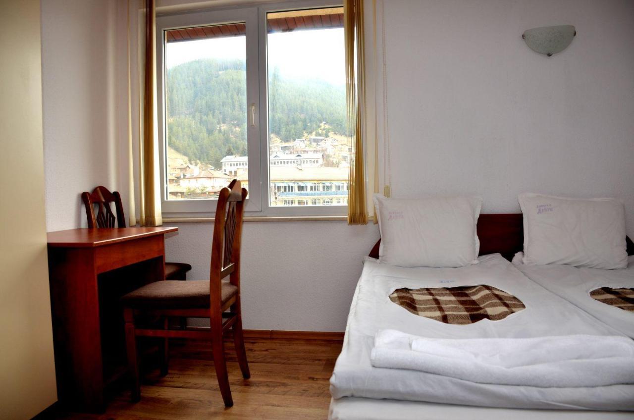 Family Hotel Daisy Borino Buitenkant foto
