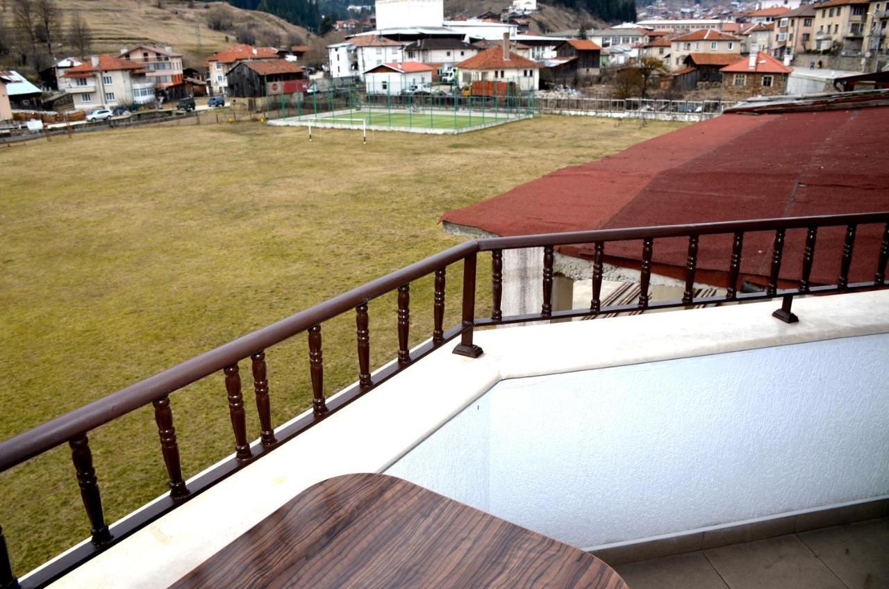 Family Hotel Daisy Borino Buitenkant foto