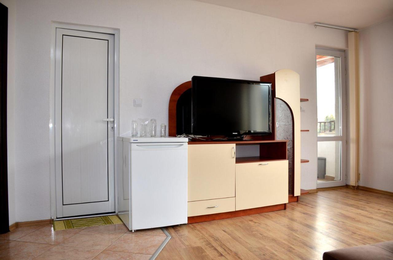 Family Hotel Daisy Borino Buitenkant foto