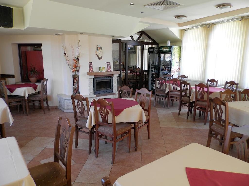 Family Hotel Daisy Borino Buitenkant foto